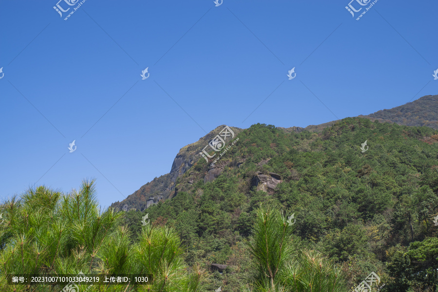 高山大山植被蓝天