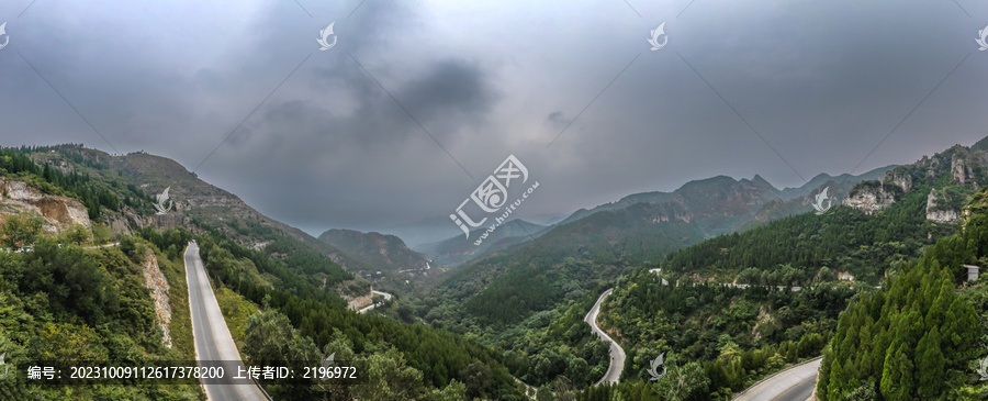 宽幅山区风光全景