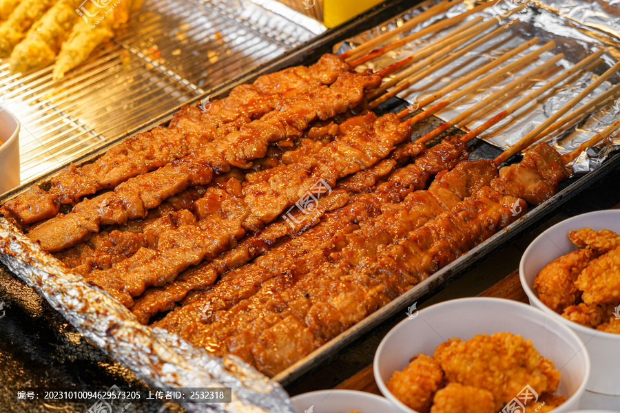 烧烤肉串串韩国小吃夜市美食