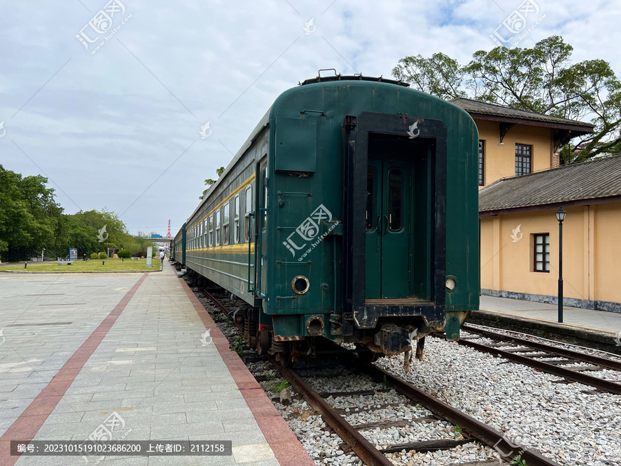 三水绿皮火车与旧车站