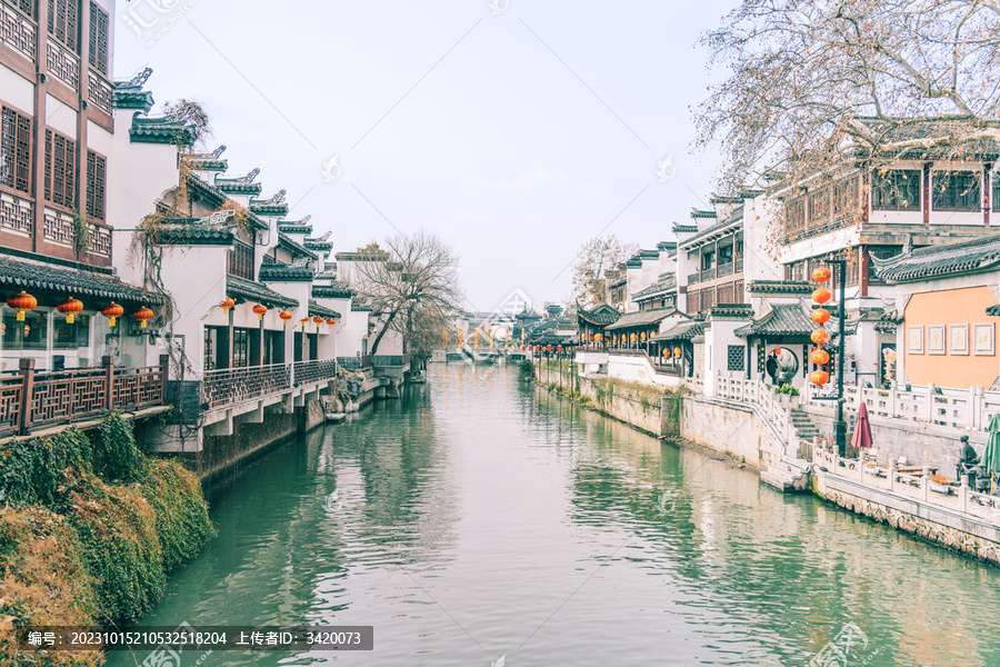 江苏南京秦淮河道岸边传统建筑