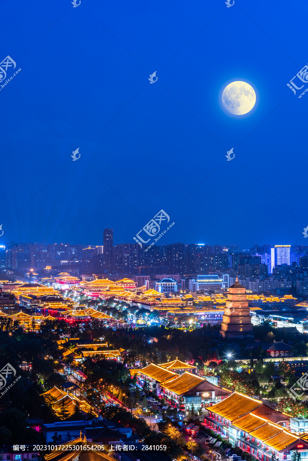 中国西安大雁塔景区夜景