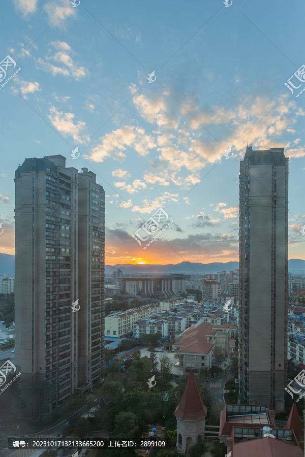 云南昆明日落晚霞都市风景