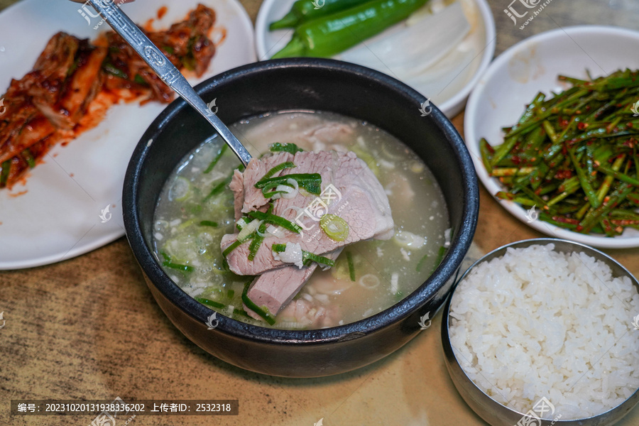 猪肉汤饭汤泡饭韩国料理美食