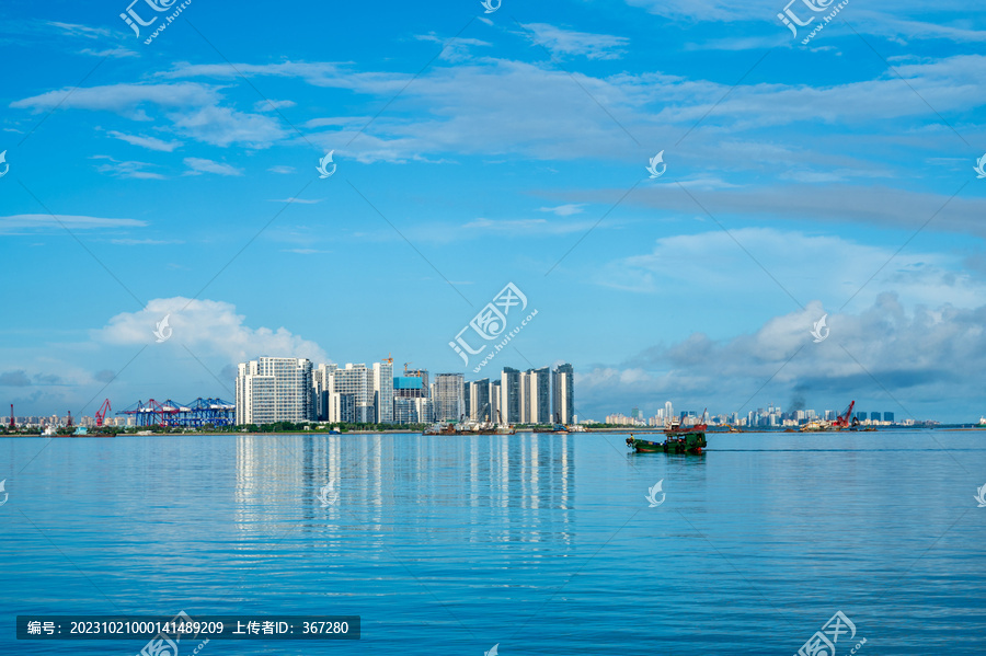 海南海口湾蓝色海景