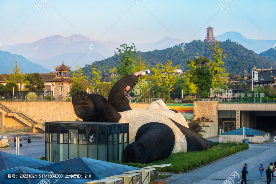 都江堰自拍熊猫雕塑