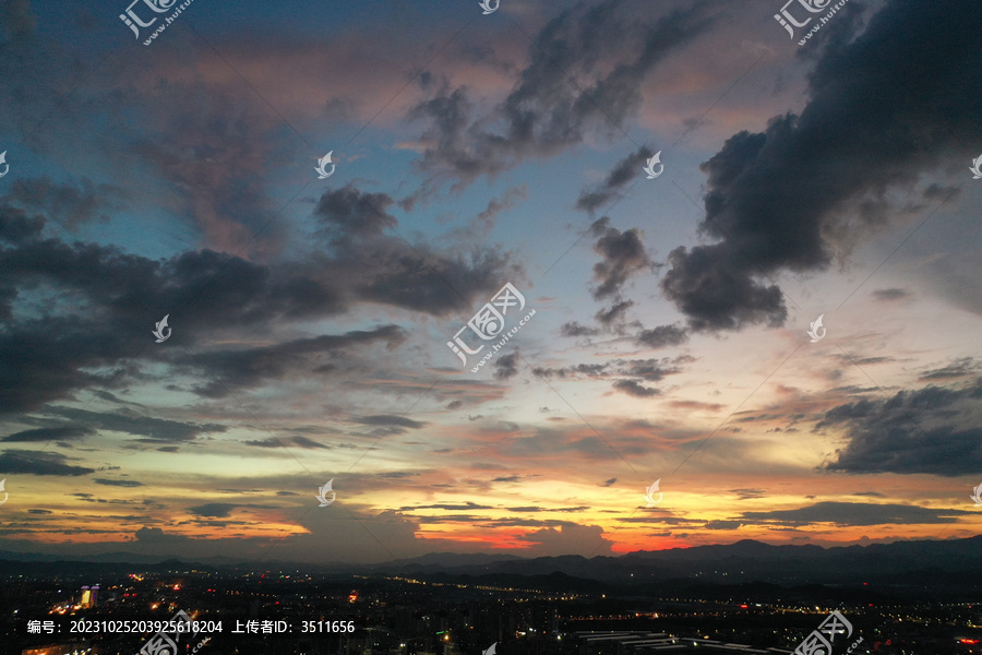 夕阳天空乌云蓝天日落房屋黄昏