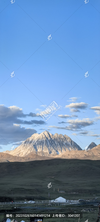 姑弄村遥望雅拉雪山