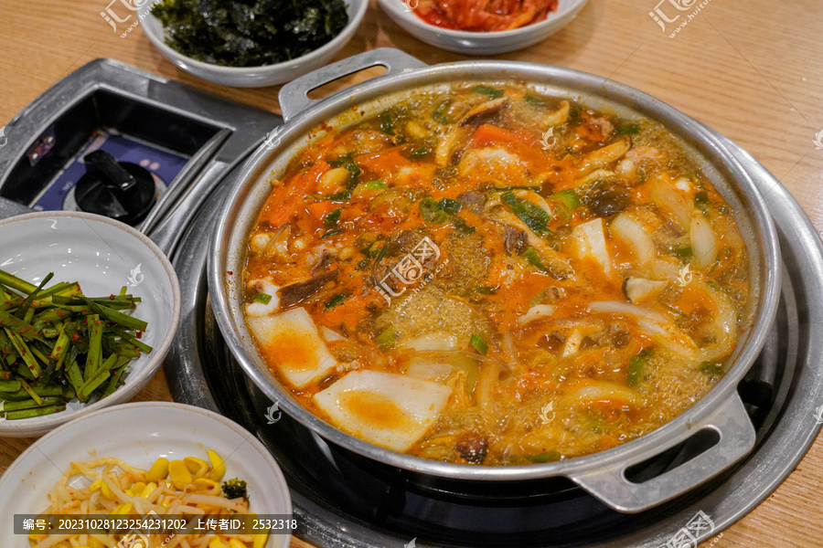 海鲜肥牛火锅韩国料理美食