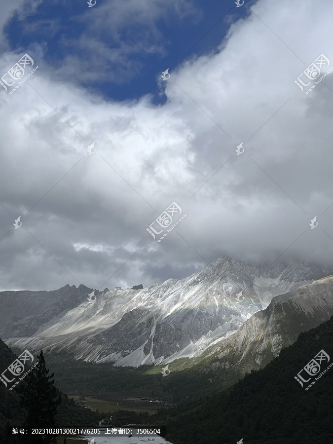 雪山峡谷