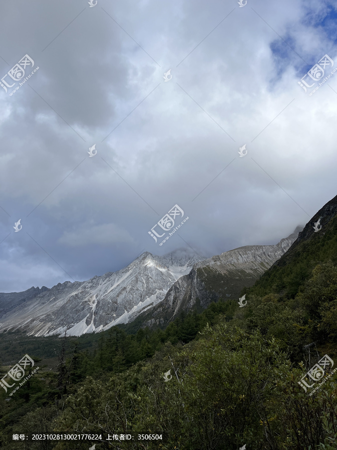 雪山峡谷