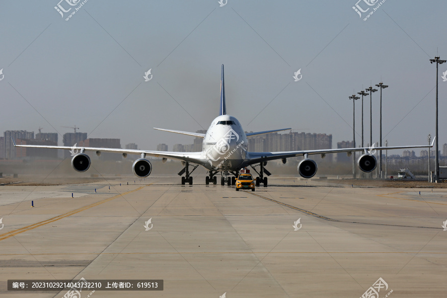 波音747飞机正面