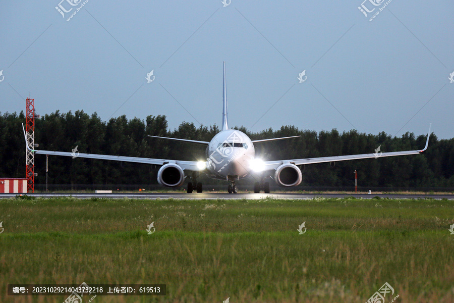 波音737飞机正面