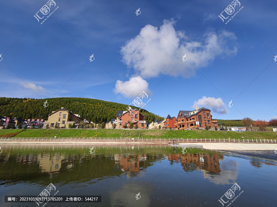 碧水蓝天湖光倒影阿尔山