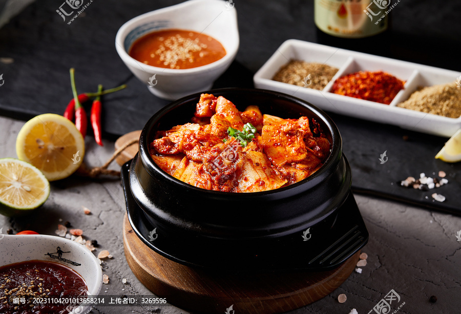 泡菜五花肉拌飯