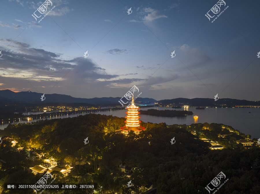 杭州西湖雷峰塔夜景