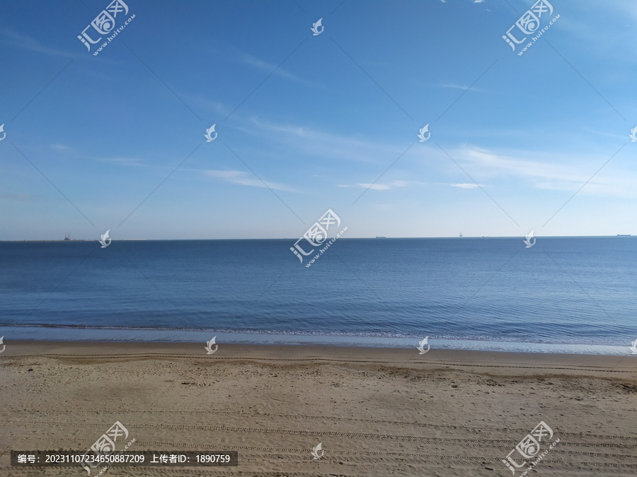 蓝天大海沙滩风景