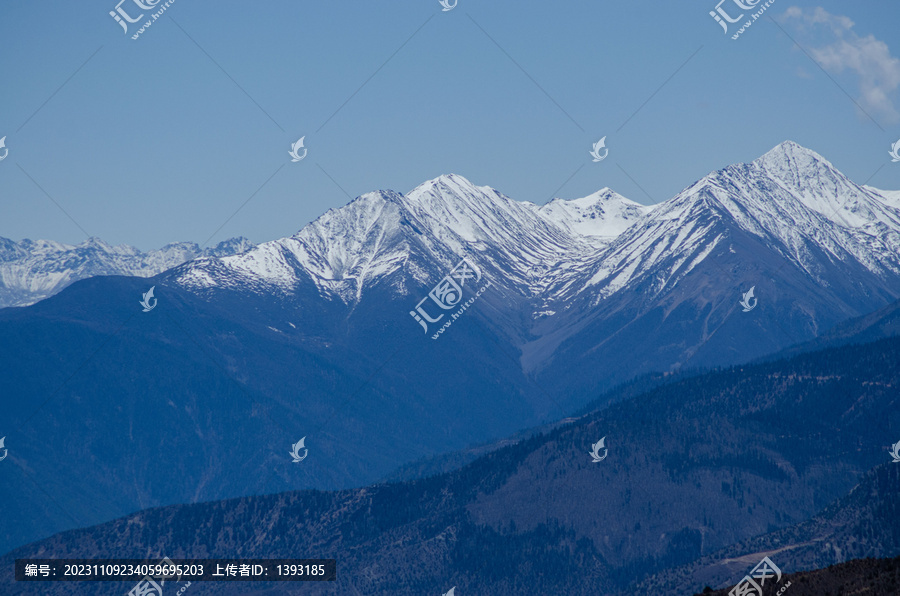 川藏线318国道大雪山积雪高山