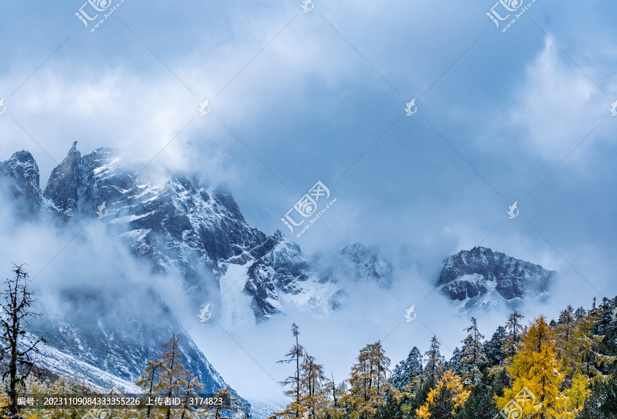 毕棚沟雪山