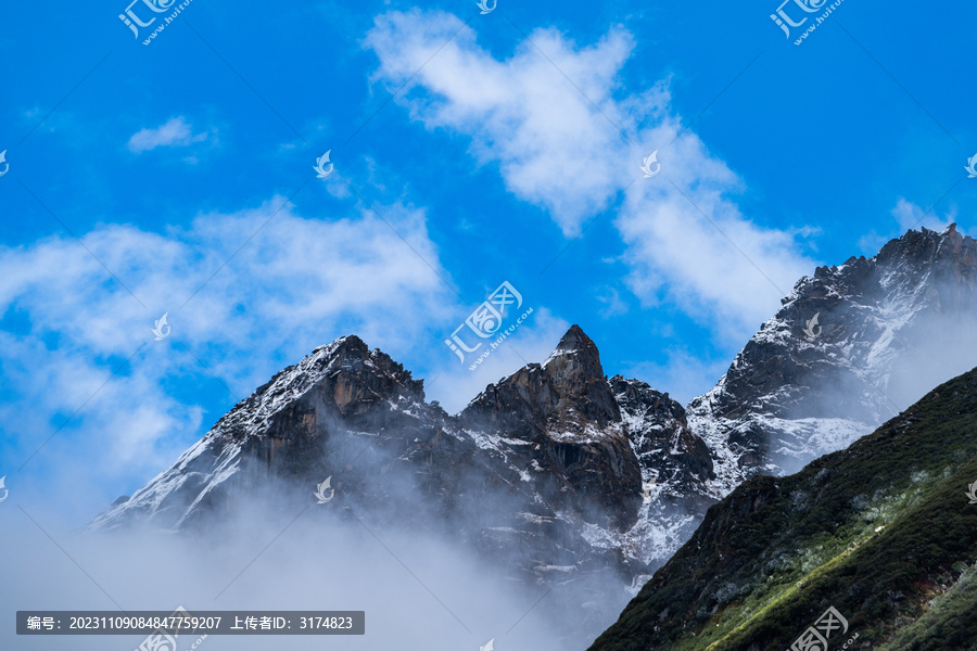 毕棚沟雪山