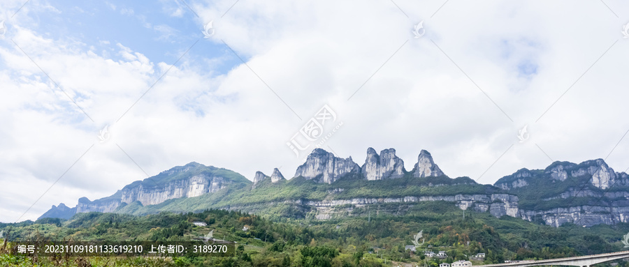 金佛山山脉全景