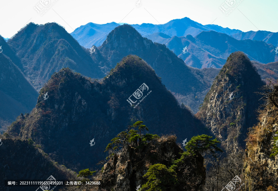 秋日山景