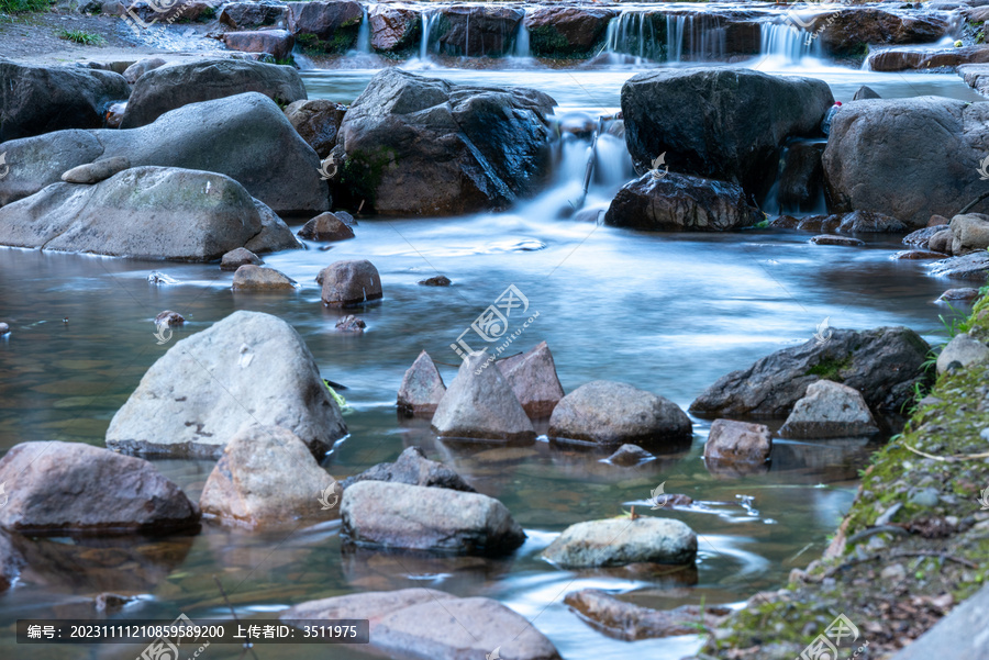 溪水