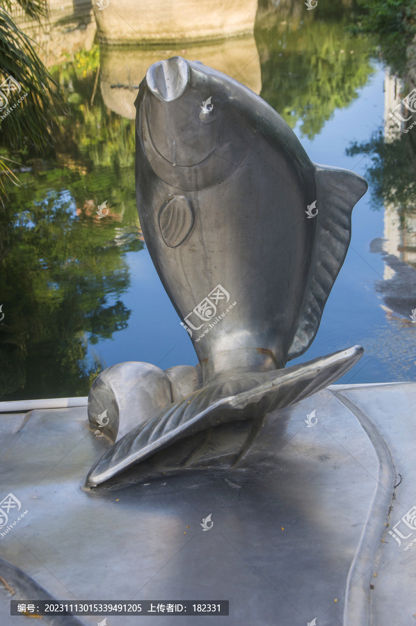 不锈钢鲤鱼雕塑