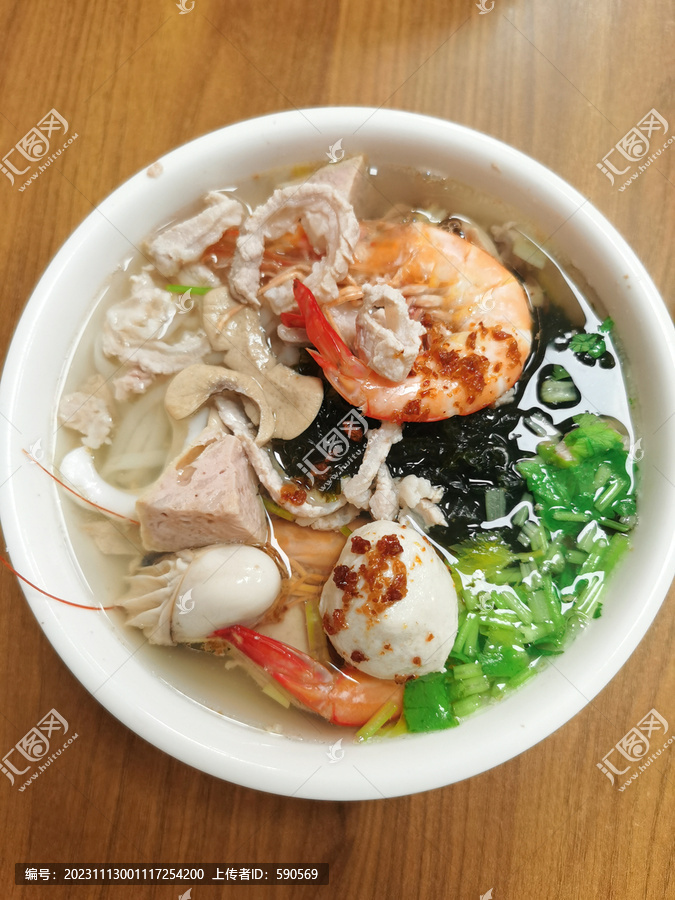 海鲜猪杂粿条汤
