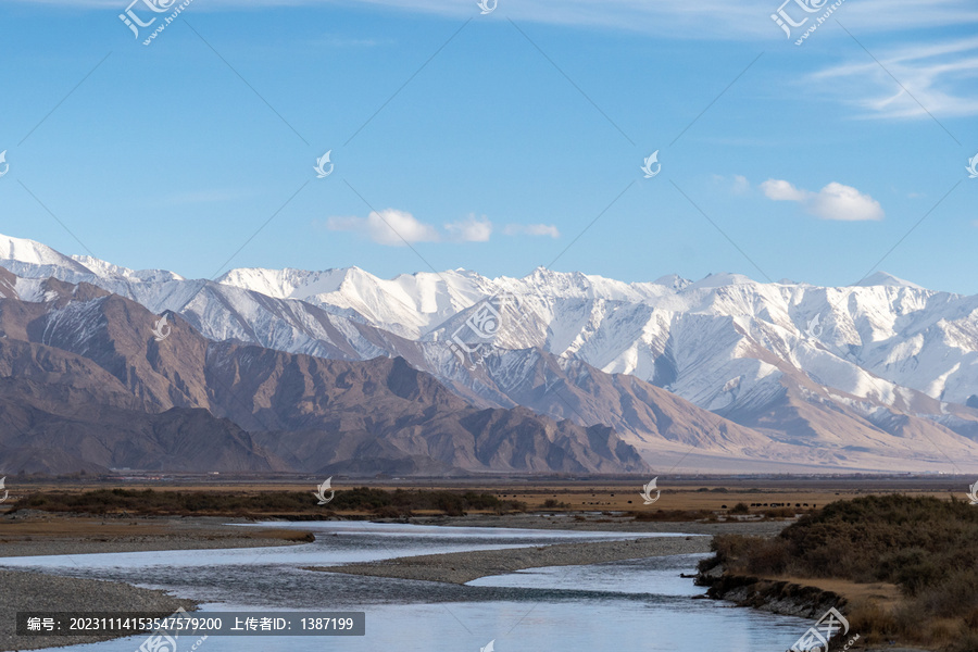 新疆帕米尔高原风光慕士塔格峰