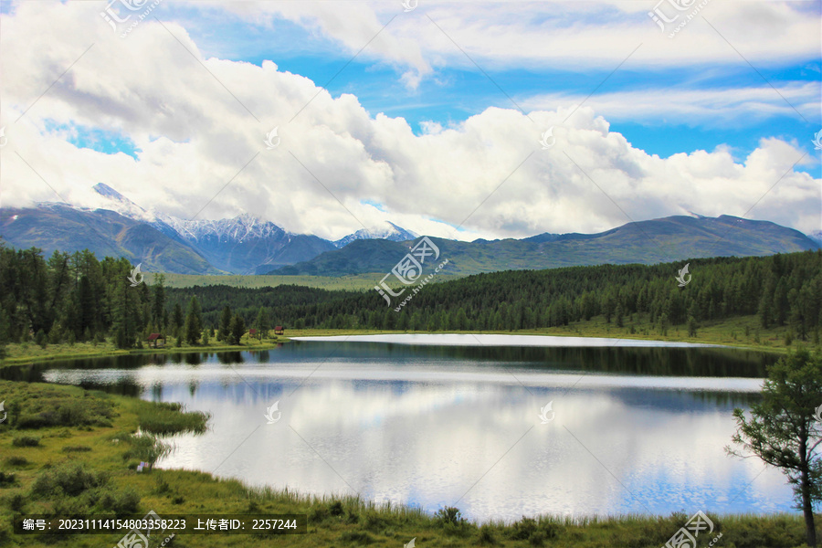 山水美景与湖泊