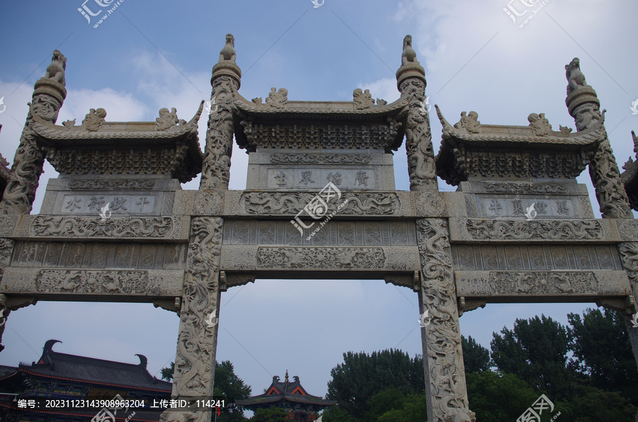 辽阳广佑寺门前石牌坊