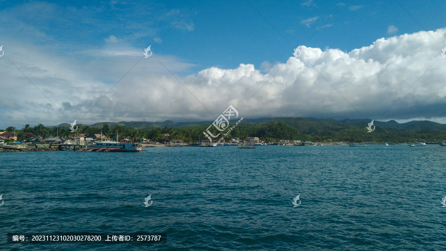 蓝天白云大海岛屿