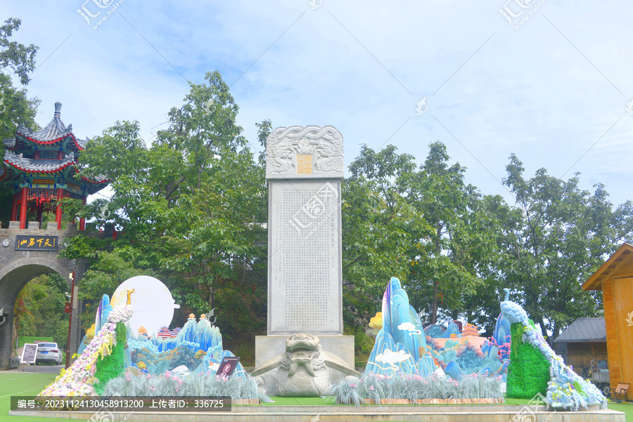 老君山景区景石门及石碑