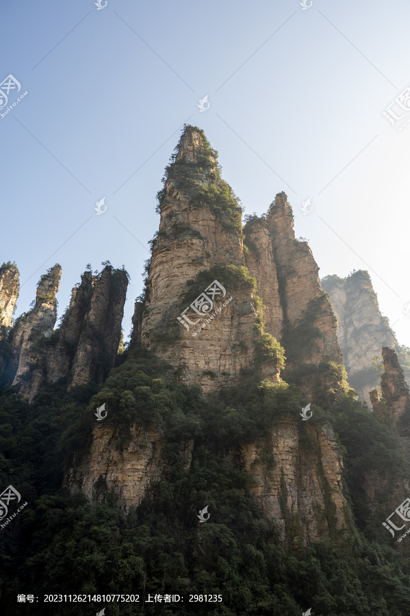 湖南张家界险峻山峰