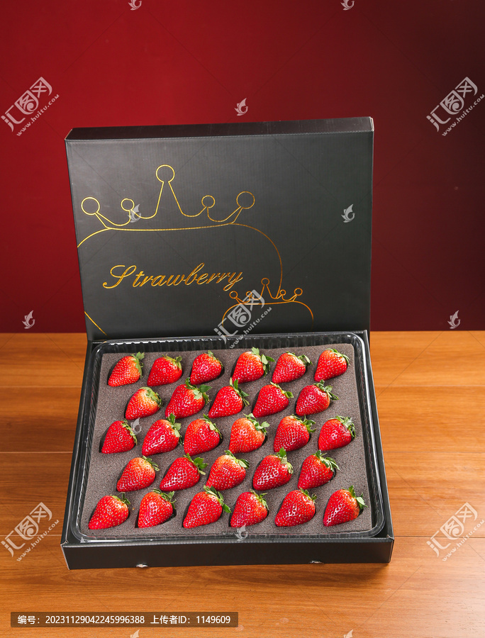 礼盒装的黑金刚草莓