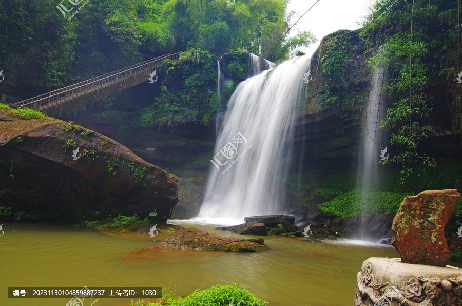 旅游景点瀑布风景流水景观