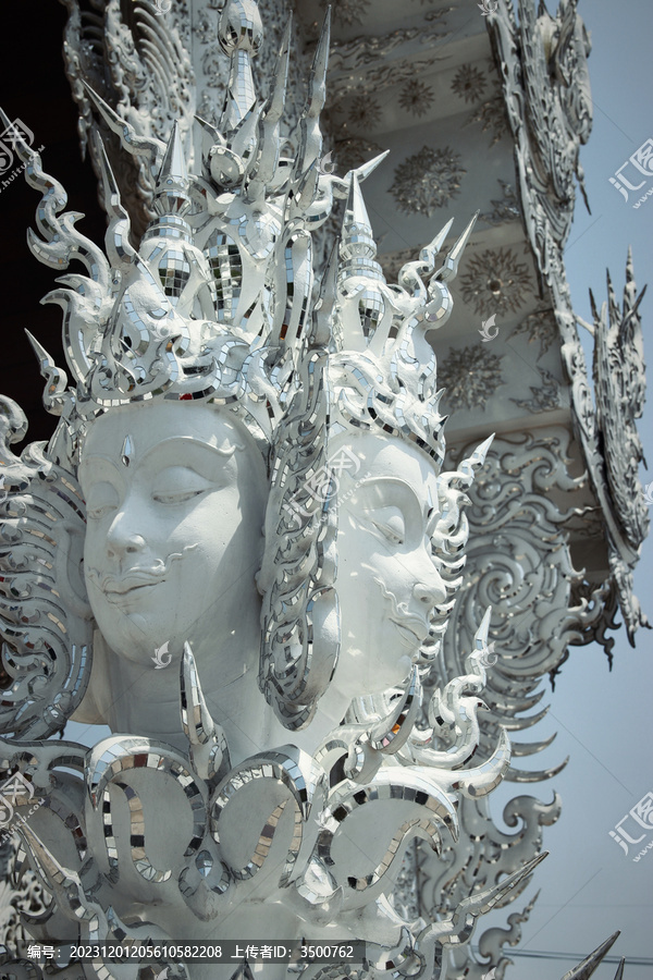 泰国清莱白庙雕塑