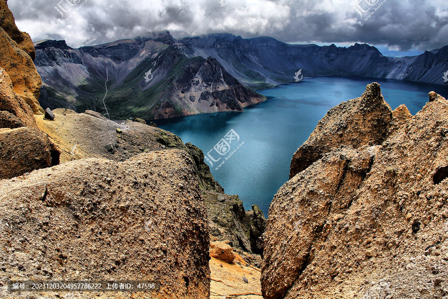 长白山天池火山口