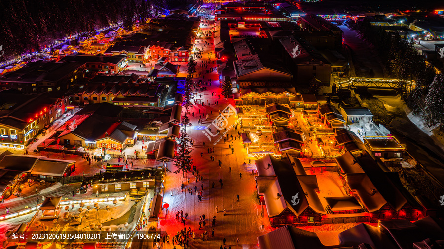 中国雪乡雪后的夜晚景观