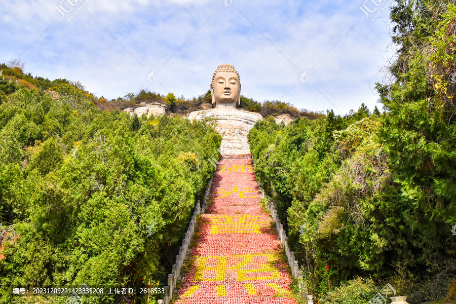 仰视蒙山大佛