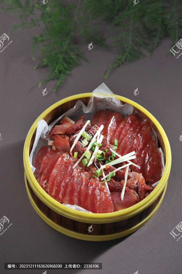 笼仔蒸腊味