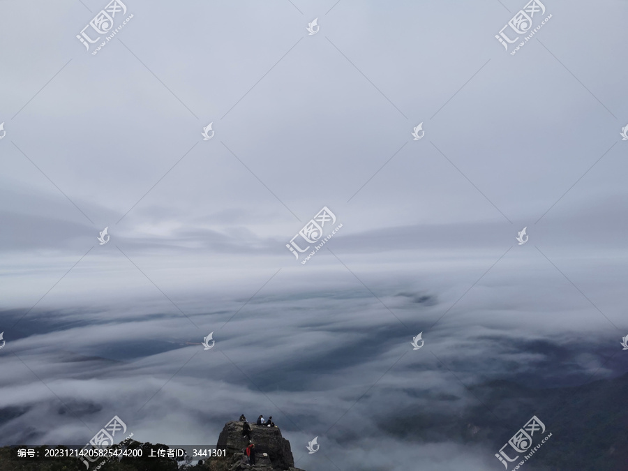 山顶云层风景