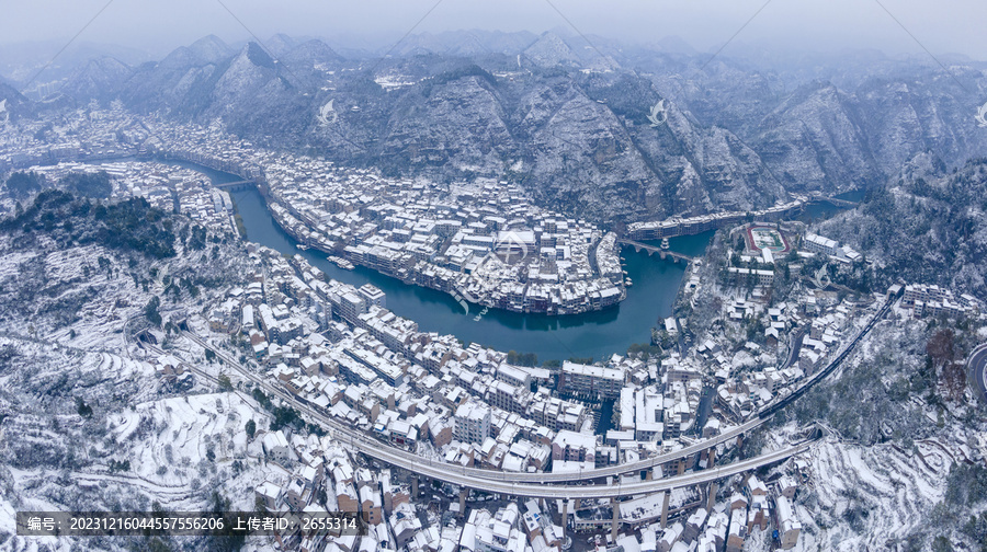 航拍东方威尼斯镇远古城雪景