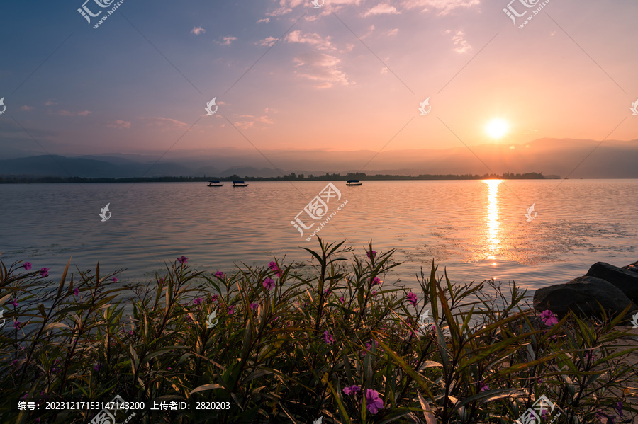 邛海日出