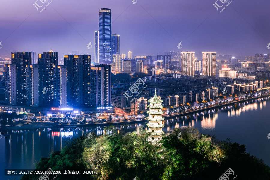 广西蟠龙山公园夜景