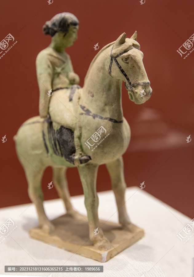 彩绘釉陶骑马女俑