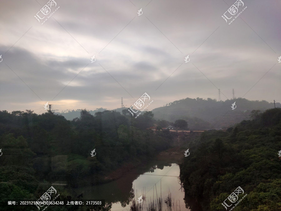 列车窗外沿途风景