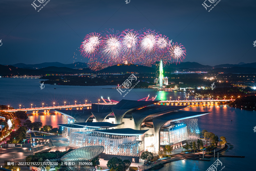 国庆无锡大剧院夜景和鼋头渚烟花