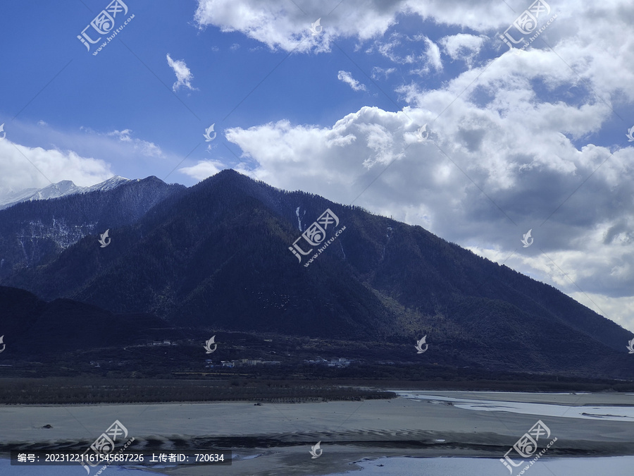 雅鲁藏布大峡谷雪山